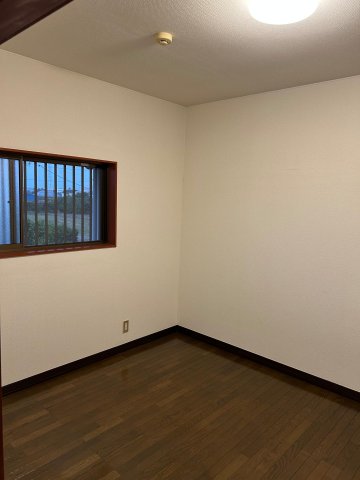 その他　玄関入って左側のフローリング洋室6帖