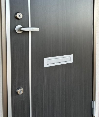 セキュリティ　玄関ドアは安心のダブルロックです