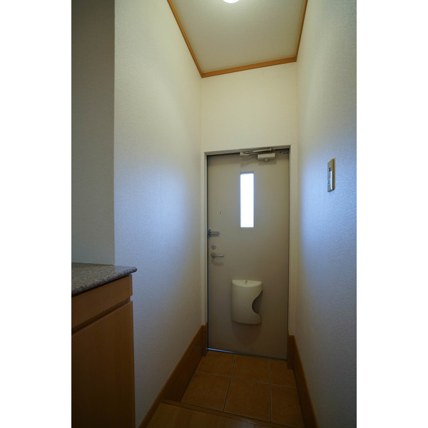 玄関　同じ建物の別のお部屋