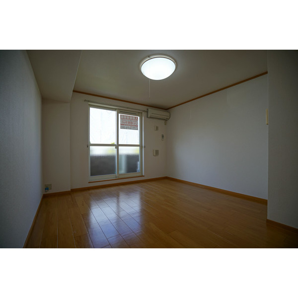 居室・リビング　同じ建物の別のお部屋