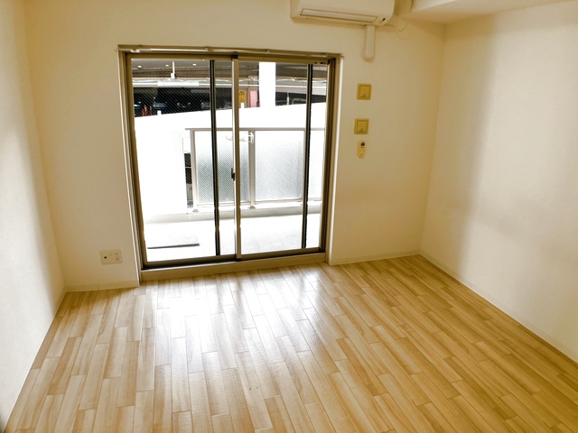 中駒一宮駅西マンションの居間写真