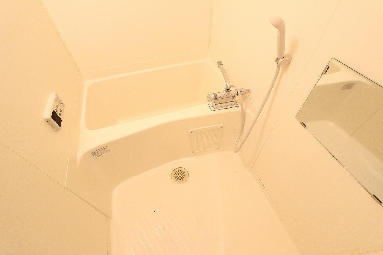 バス・シャワールーム　※別部屋のお写真で、現況優先と致します。