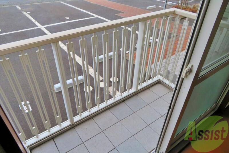 バルコニー　バルコニーは洗濯物もしっかり干せそうな広さですね。