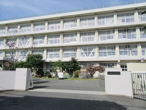 中学校　富士市立田子浦中学校（中学校）まで1266m
