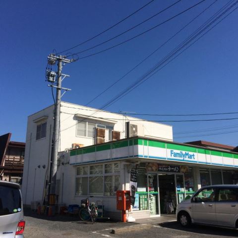 コンビニ　ファミリーマート（コンビニ）まで240m