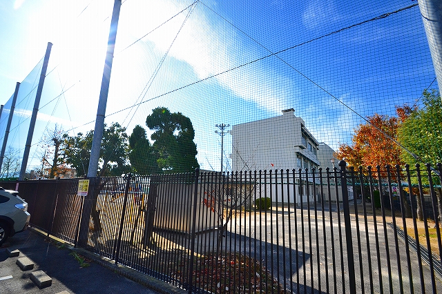 小学校　広島市立中山小学校（小学校）まで89m