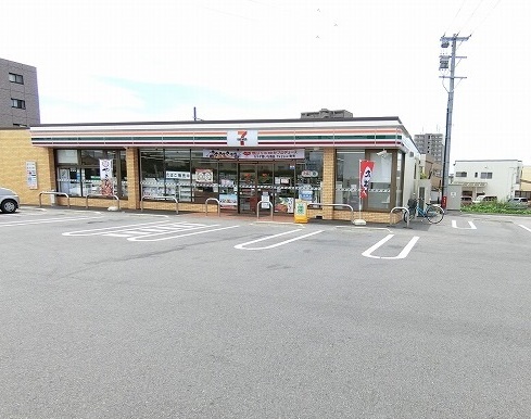 コンビニ　セブンイレブン鈴鹿西条7丁目店（コンビニ）まで785m