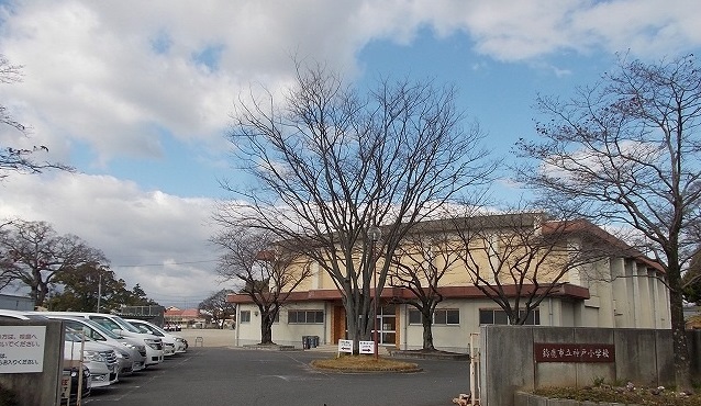 小学校　鈴鹿市立神戸小学校（小学校）まで1752m