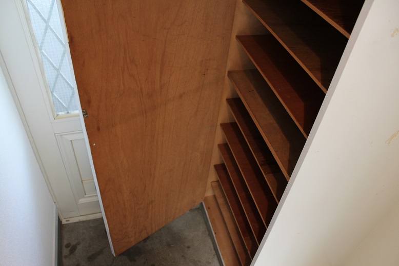 玄関　玄関収納もたっぷり入ります