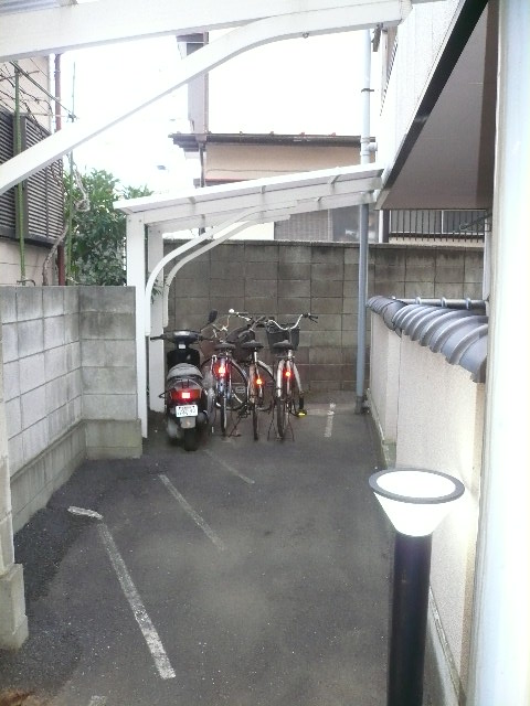 駐車場　敷地内駐輪場。