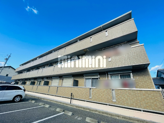 建物外観　日当たり良好です。駐車場とめやすそう。