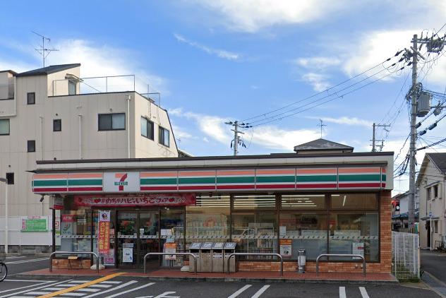 コンビニ　セブンイレブン 摂津香露園店（コンビニ）まで745m