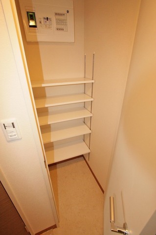 玄関　収納たっぷりの下足入れ