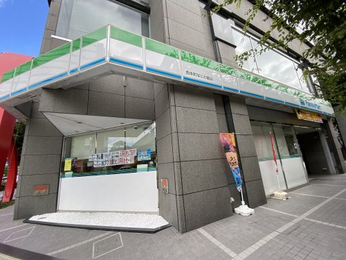 コンビニ　ファミリーマート（コンビニ）まで110m