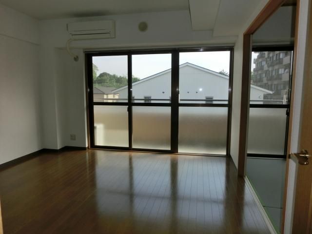 居室・リビング　明るいリビング