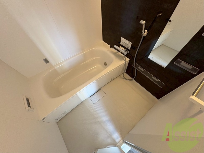 バス・シャワールーム　お風呂になります。一日の疲れを癒してくださいね。