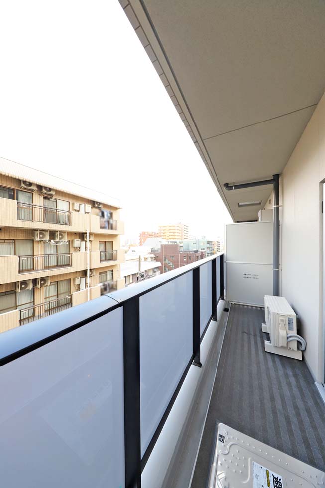 バルコニー　明るい室内です