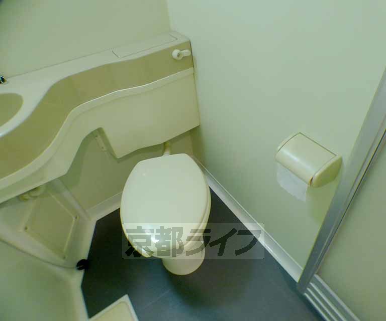 トイレ　キッチン・収納広めのお部屋