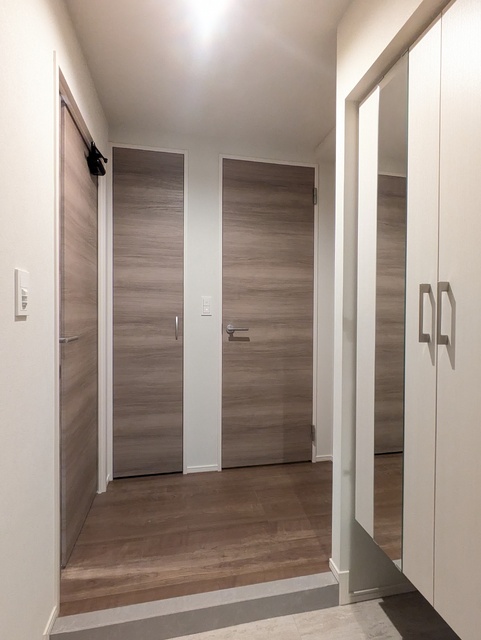 玄関　玄関から廊下