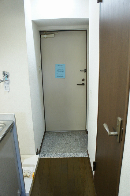 玄関　弊社は都内全域の物件をご紹介可能です！