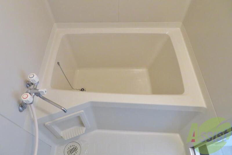 バス・シャワールーム　お風呂はこんな感じです。お湯代が節約できそうです