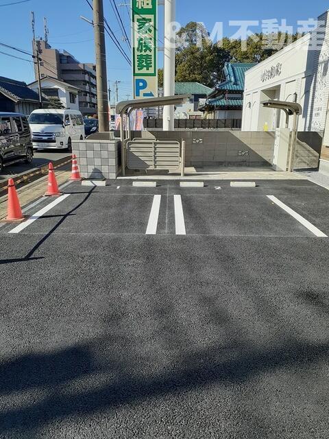 駐車場　車をお持ちの方に嬉しい駐車場付きの物件です