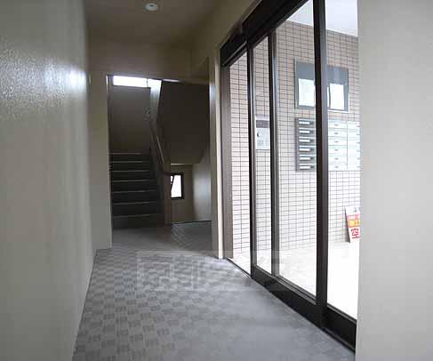 エントランス　自動ドアになってます。