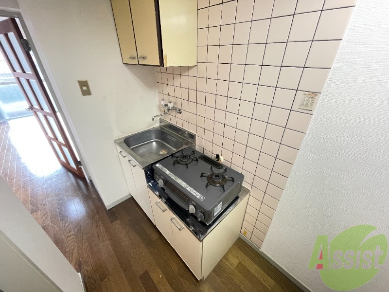 キッチン　ガスコンロが設置されています。すぐに使えますね。