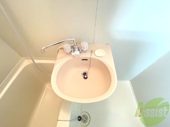 洗面設備　洗面台は浴室にあります。掃除がしやすそうですね。