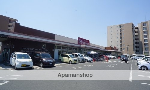 スーパー　イズミヤ　新大宮店（スーパー）まで684m