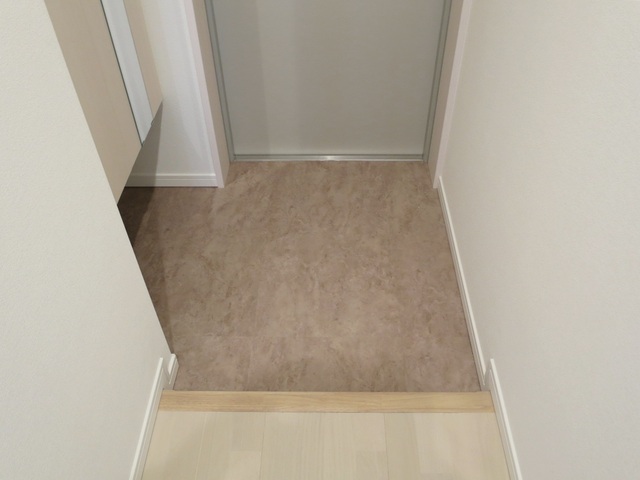 玄関　広いので出入りスムーズな玄関です♪