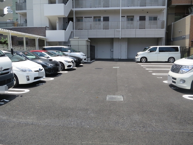 駐車場　敷地内駐車場。（要確認）