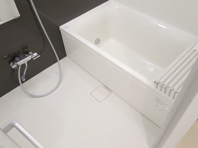 バス・シャワールーム　大きな浴槽で心地よく浸かれそうです(#^.^#)