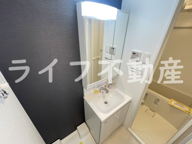 洗面設備　独立洗面台、朝の身支度には欠かせません