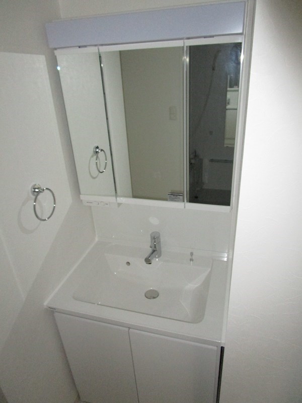 洗面設備　※モデルルームの写真になるため、内装は異なります。