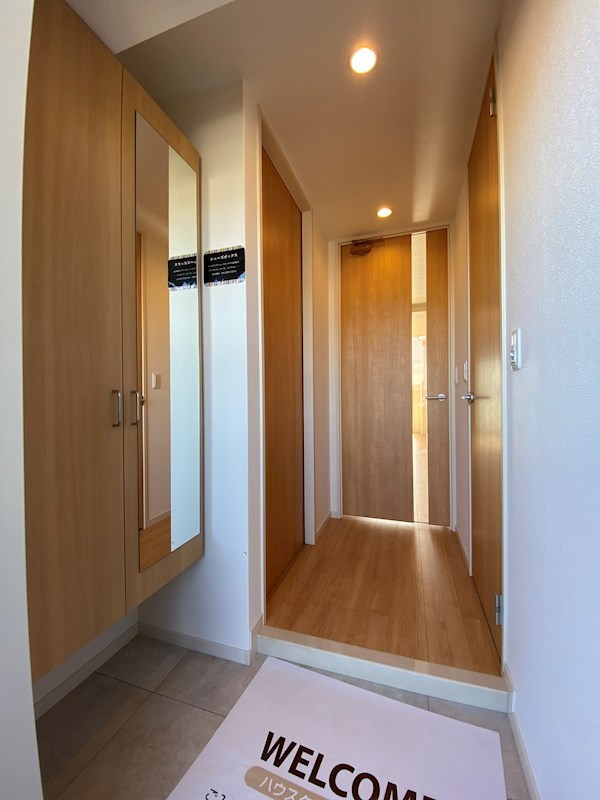 玄関　※別号室の写真です。