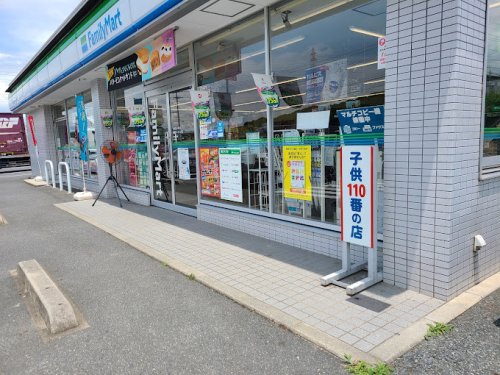 コンビニ　ファミリーマート 児島団地口店（コンビニ）まで142m