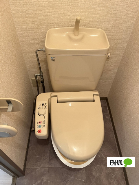 トイレ　温水洗浄暖房便座