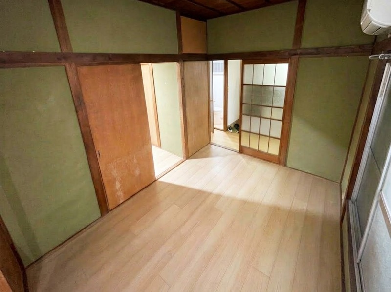 小林アパートの居間写真