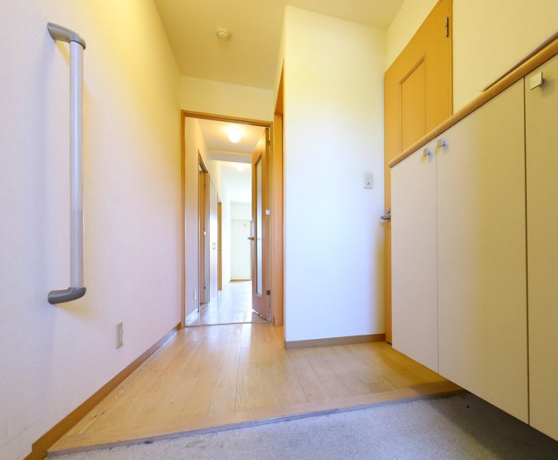 玄関　※参考写真(203号室)