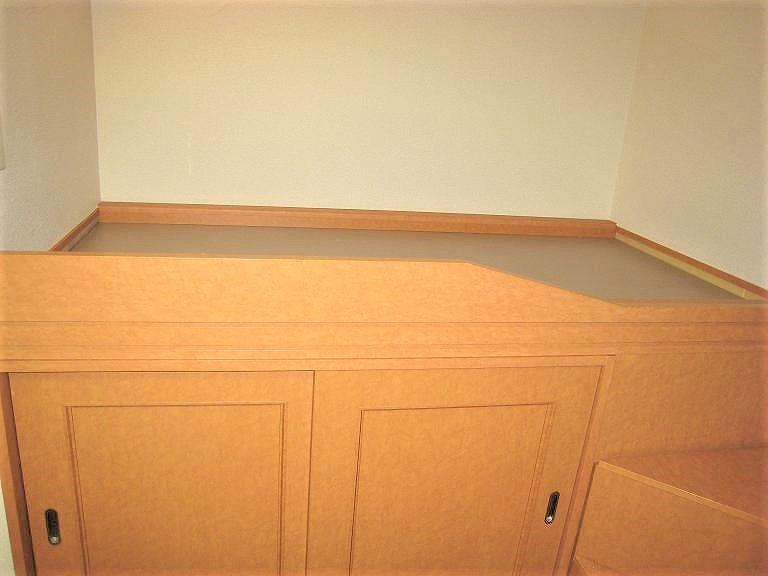 その他部屋・スペース　ベッド付き、ベッド下収納あり。