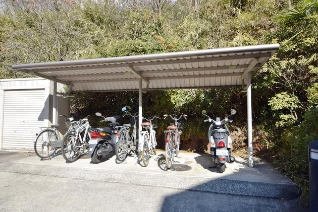 その他共有部分　～屋根付きの駐輪場はあると便利ですね～