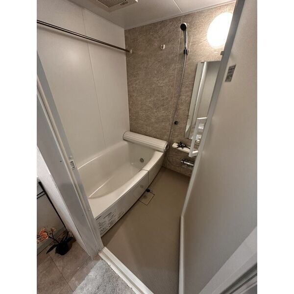 バス・シャワールーム　同シリーズの2LDKタイプの内装写真となります。