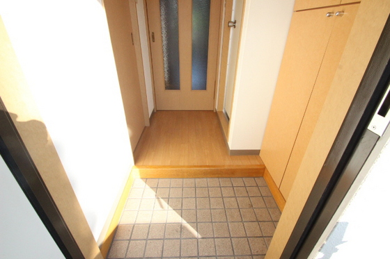 玄関　※別号室の写真です。