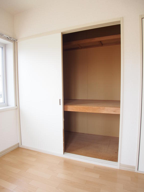 収納　洋室5.4帖間には1間の収納があります！！