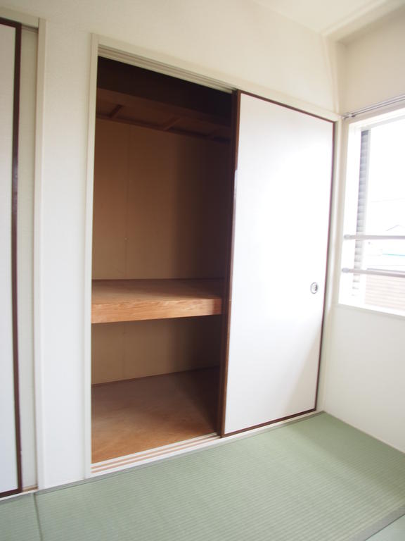 収納　和室にも1間の押入れがあります！！