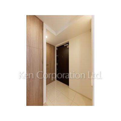 玄関　同タイプ9階のお部屋を撮影。仕様が異なることがあります。