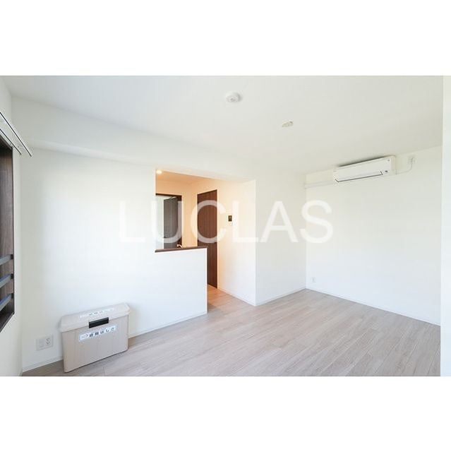 居室・リビング　白基調のくつろぎ空間♪