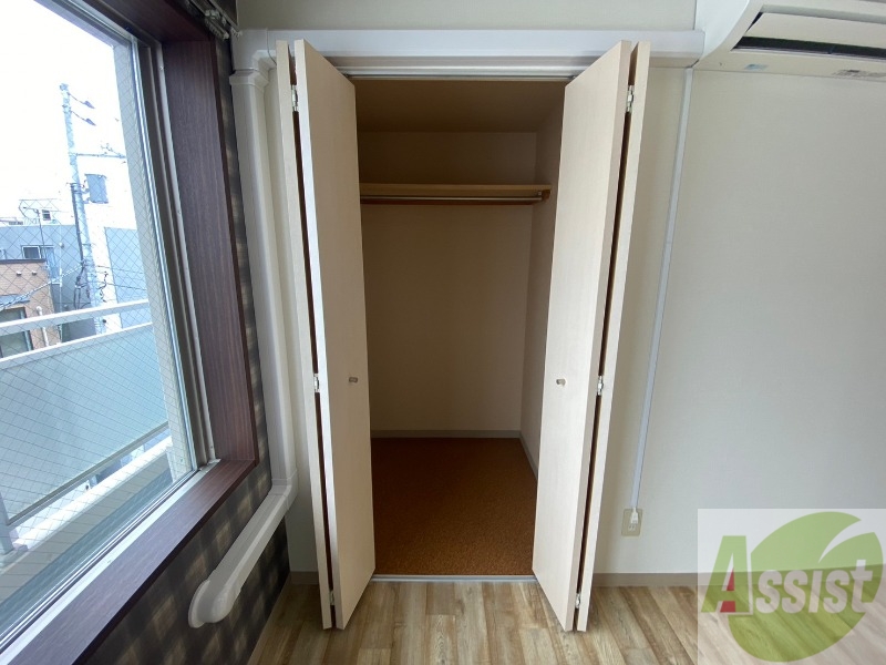 収納　クローゼットを開けてみました。お洋服が沢山しまえそう！