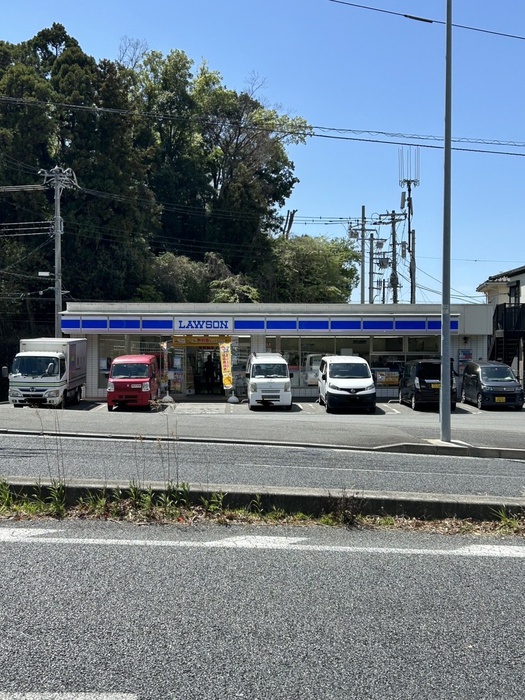 コンビニ　ローソン明治学院大学南門前店（コンビニ）まで700m